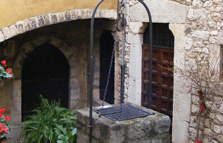 cortile casa reali