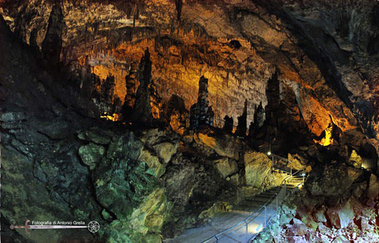 veduta interno grotte di collepardo