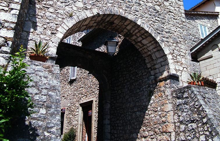 ingresso porta santa croce